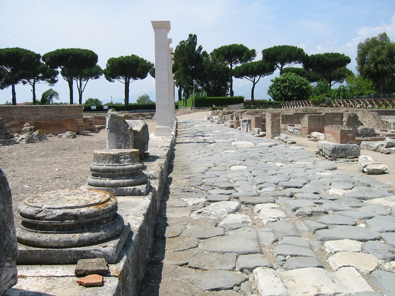ancient roman roads construction